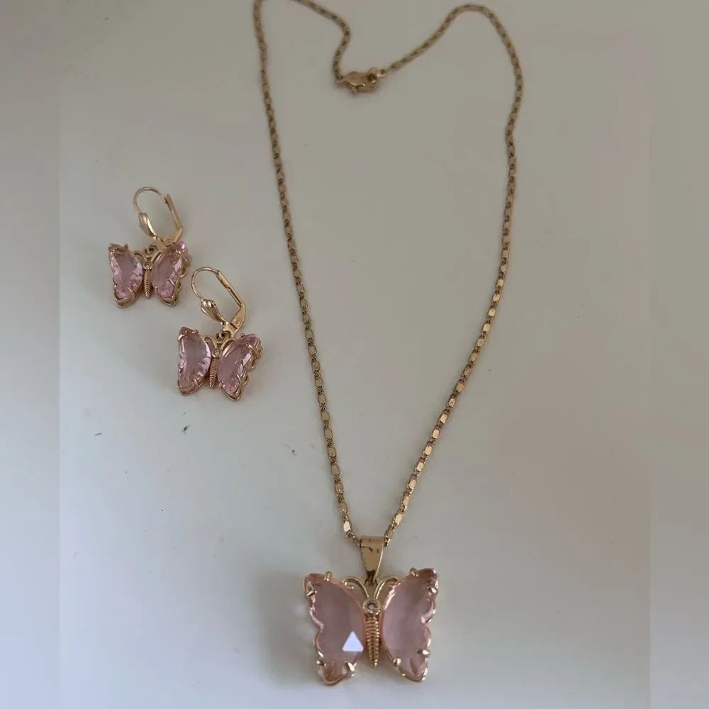 Gold Tone Pink Butterfly Jewelry Set Sparkling Crystal Wings Necklace Earrings